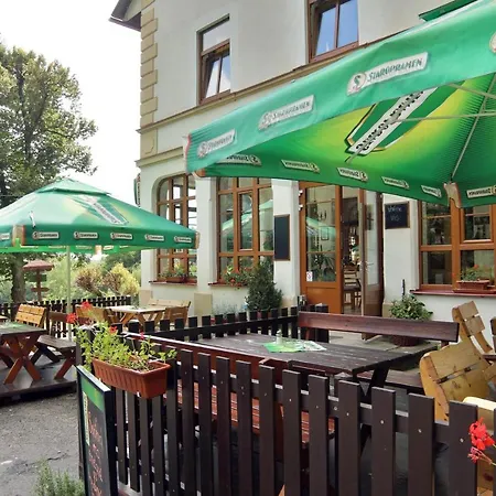 Hotel Pod šikmou Věží 3*