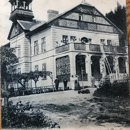 Pod šikmou Věží Hotel 3*