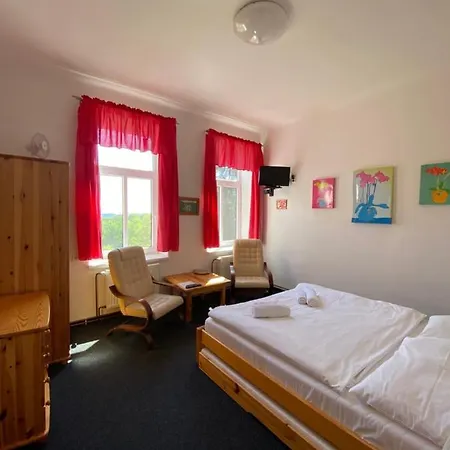 Pod Sikmou Vezi Отель