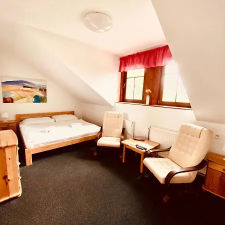 Pod Sikmou Vezi Отель