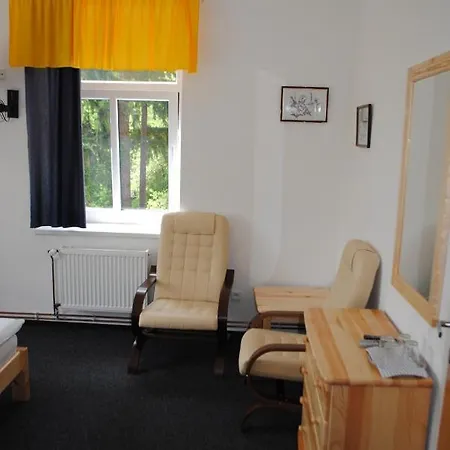 Pod Sikmou Vezi 3* Йичин