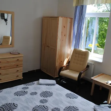 Pod Sikmou Vezi 3* Йичин