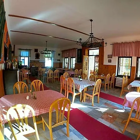 Pod šikmou Věží Hotel 3*