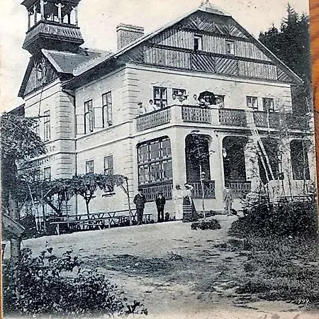 Hotel Pod šikmou Věží 3*