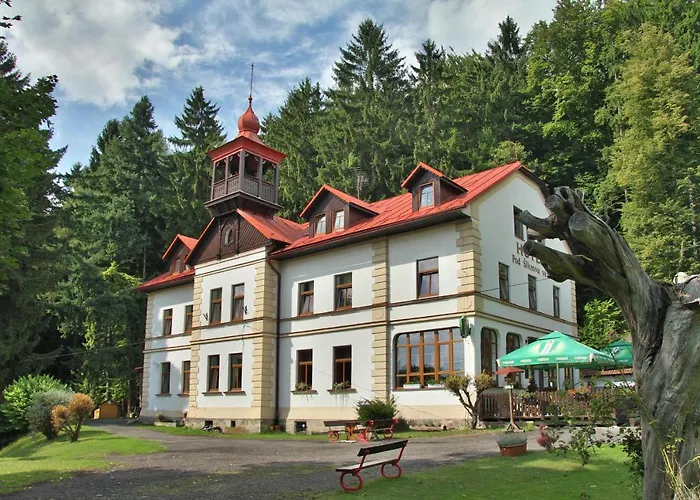 Pod šikmou Věží Hotel
