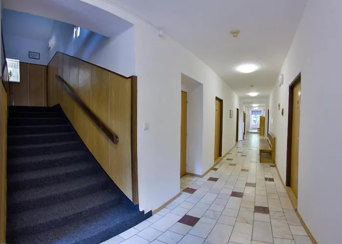 Hotel Pod šikmou Věží 3*